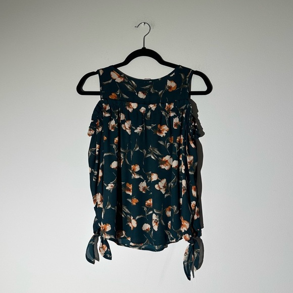 Sienna sky floral green off shoulder blouse size S - Picture 2 of 4